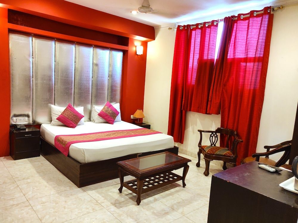 Unistar Rooms Deluxe Double or Twin Room 4