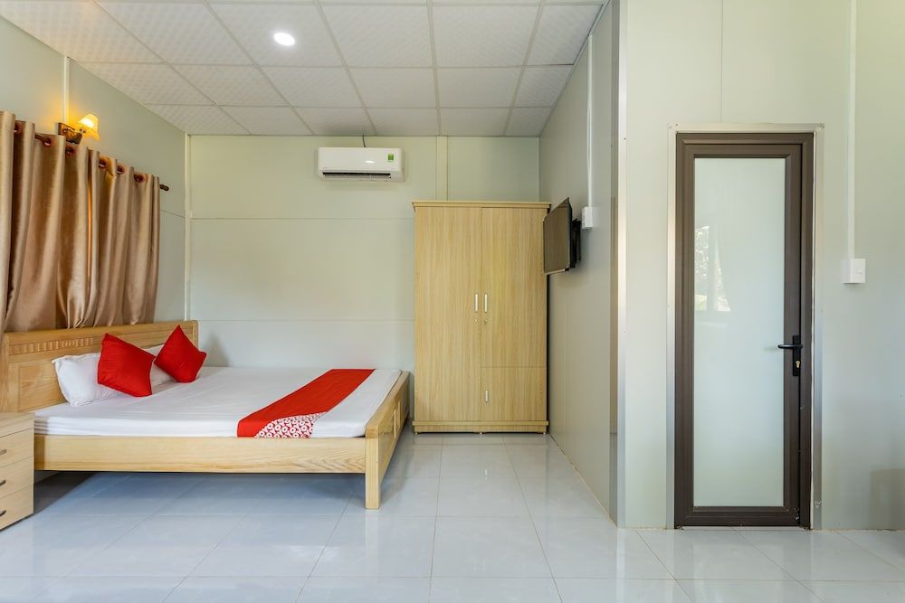 OYO 952 Linh Dan Bungalow room 3