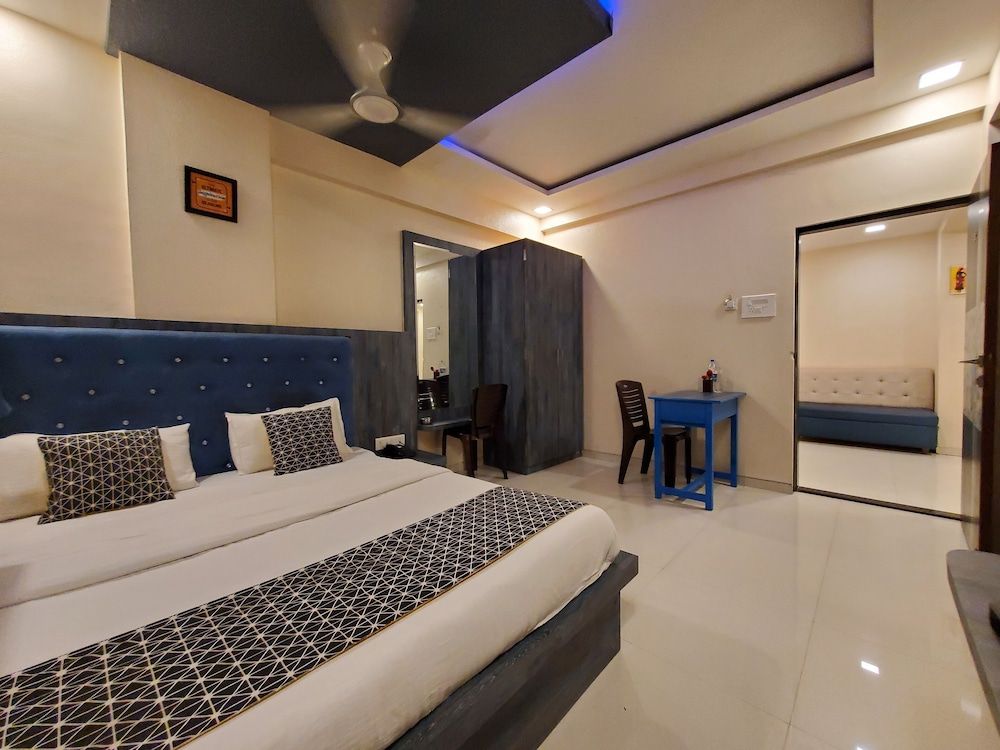 hotel mari aai residency Deluxe Double Room 4