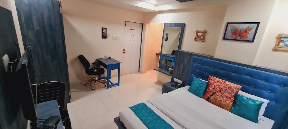 hotel mari aai residency Deluxe Double Room 6