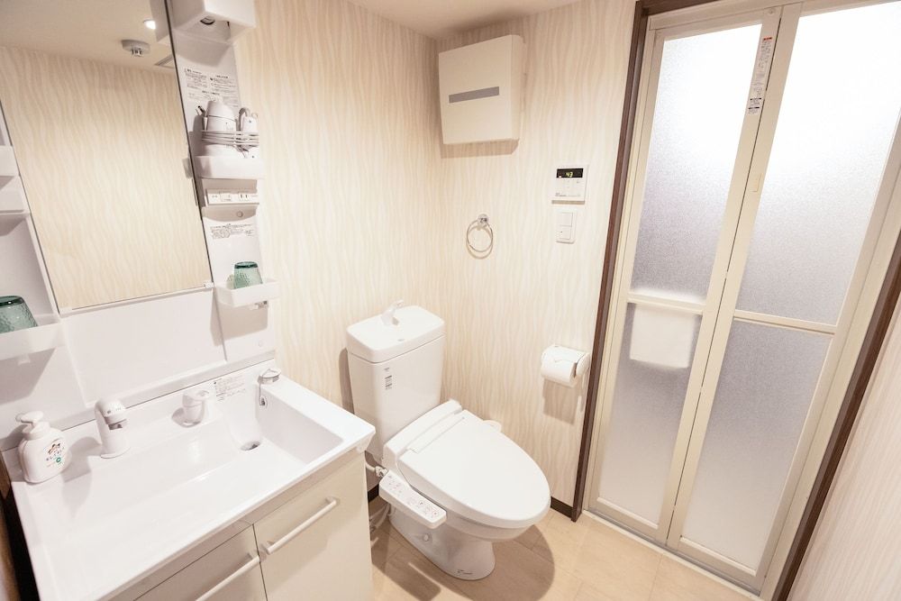 Bright Hotel Kiyomizu Twin Room with Washing Machine 18