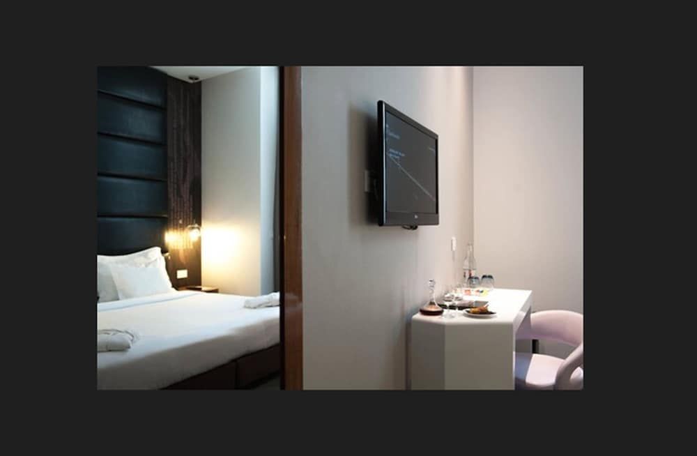 Lisboa Carmo Hotel Comfort Double or Twin Room 3