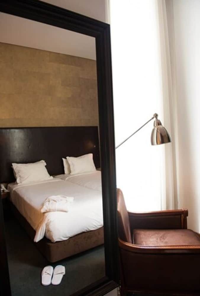 Lisboa Carmo Hotel Comfort Double or Twin Room 2