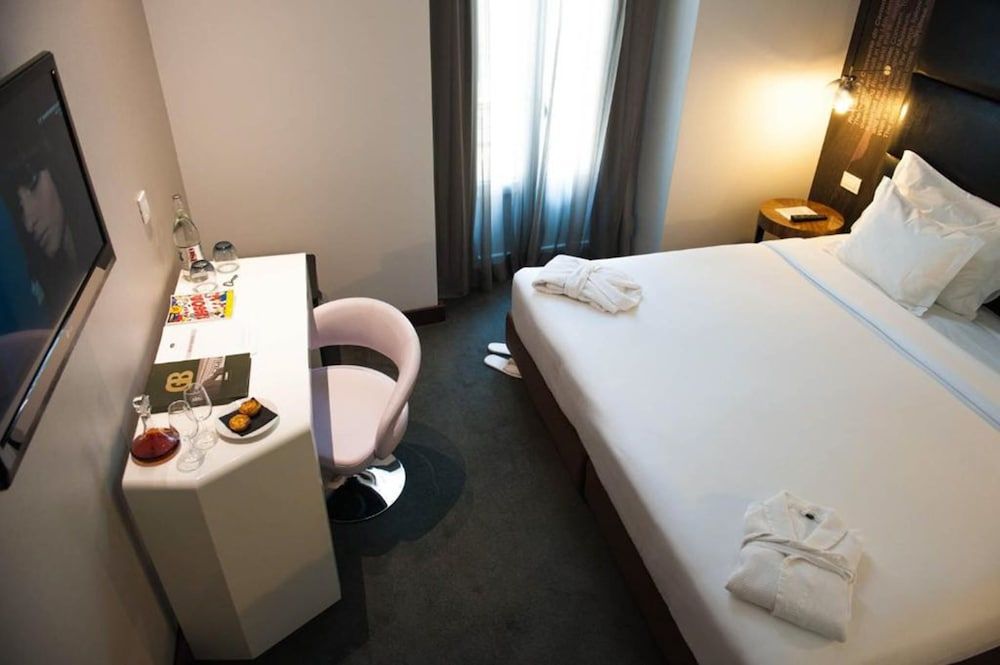 Lisboa Carmo Hotel Comfort Double or Twin Room 4