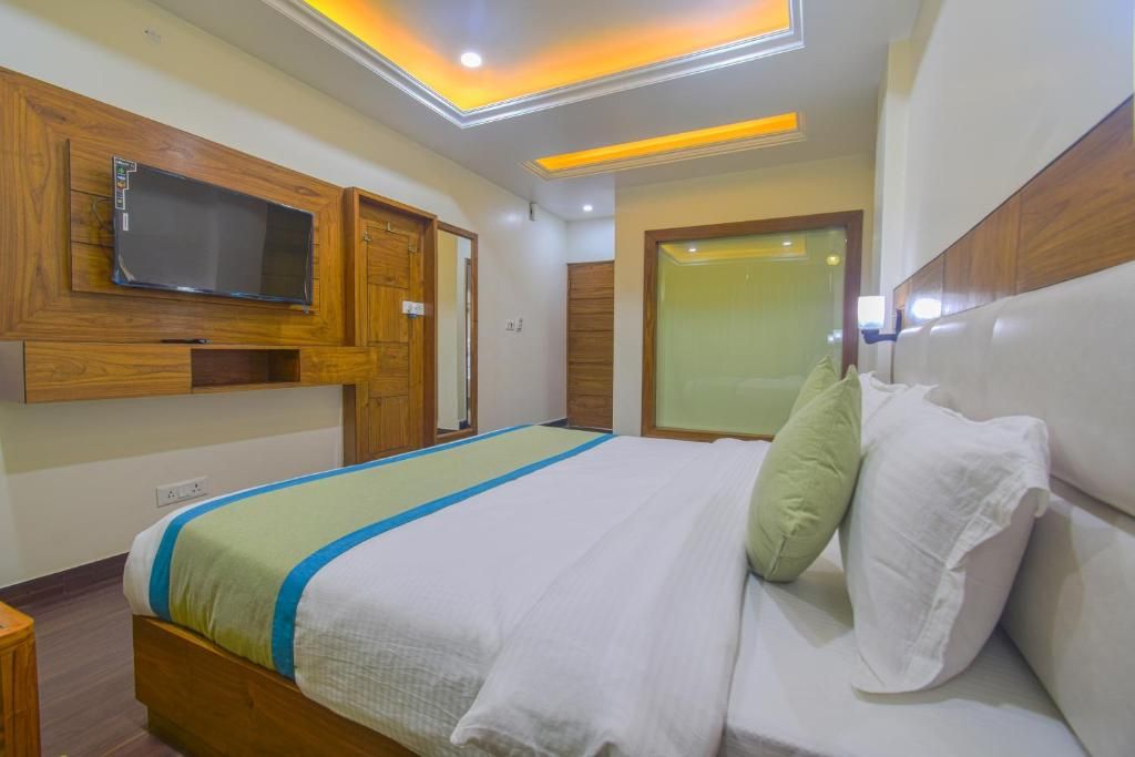 The Paal Shimla By Royal Collection Hotels Luxury Room with Valley View 4