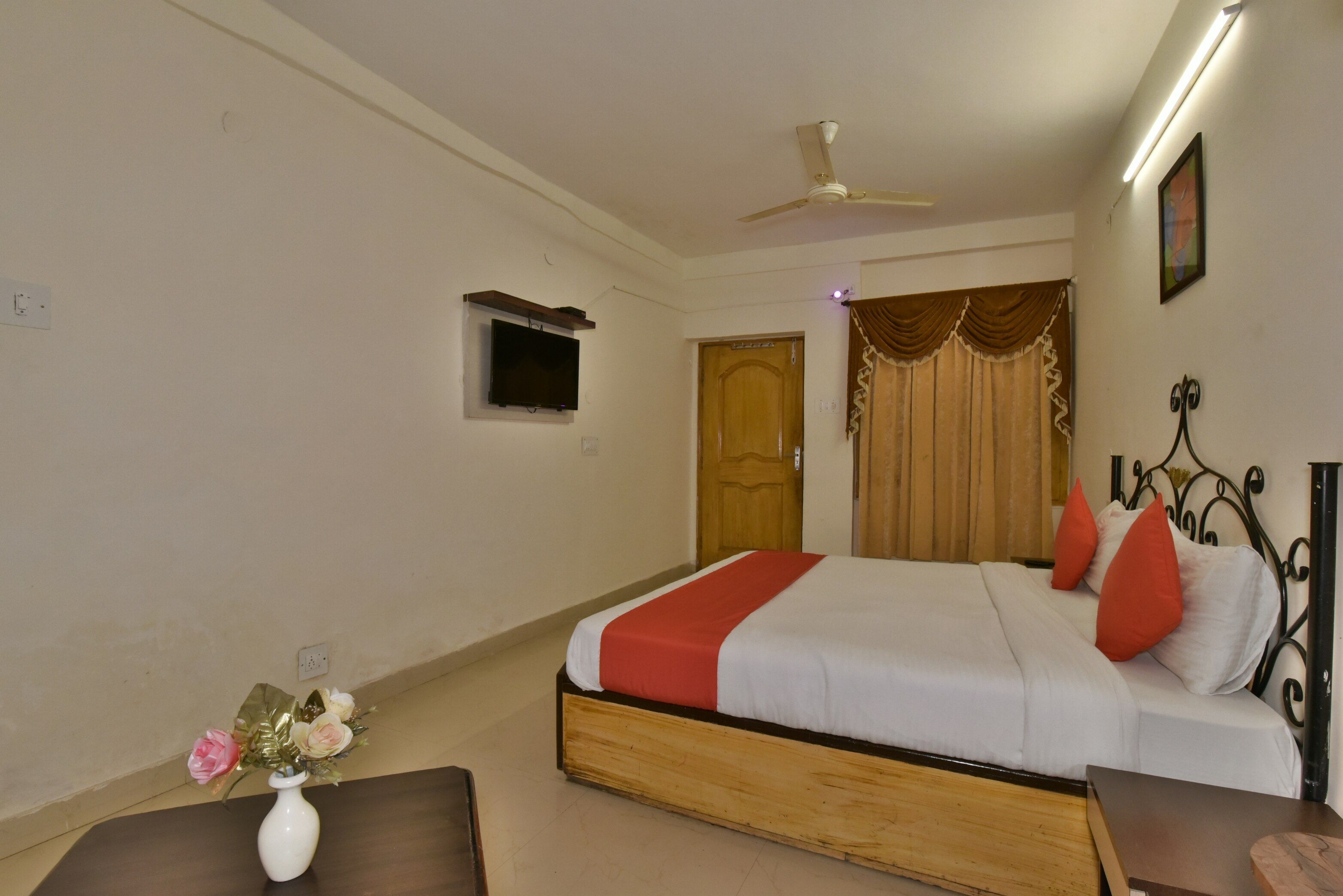 Hotel Kings Dalhousie Deluxe Room