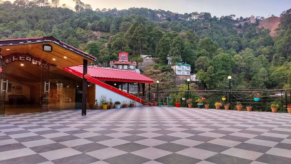 Hotel Neelgiri facade 2