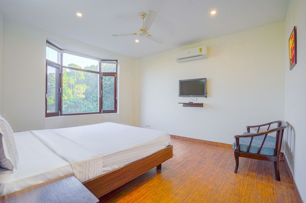 Kia Kasauli Chalet 3 BHK by Dumnu Homes Luxury Villa 2