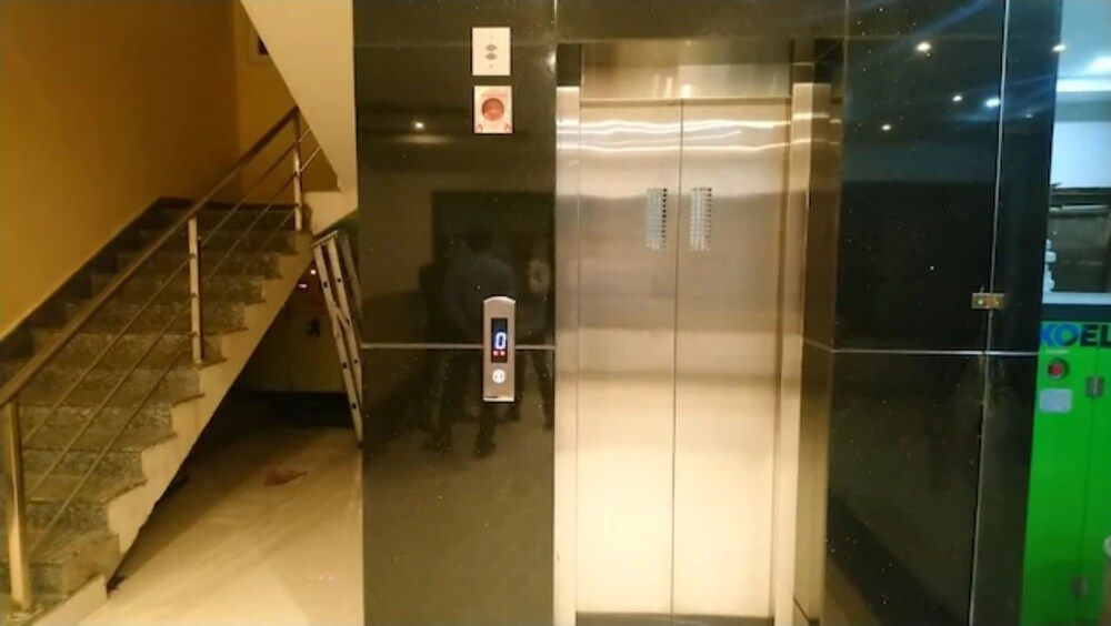 Elevator 2