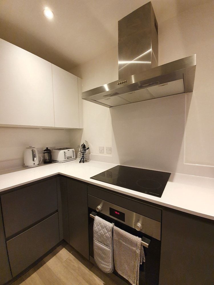 Stylish 2-bed Apartment in Manchester City Center 3