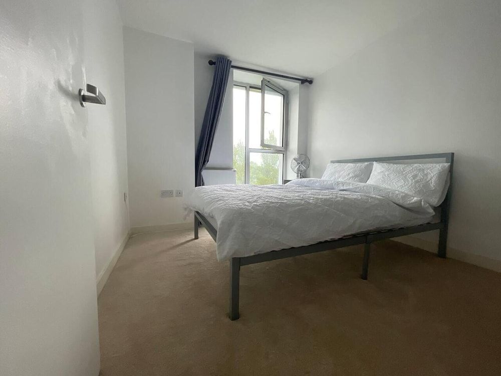 Beautiful 1-bed Apartment in Manchester City 3