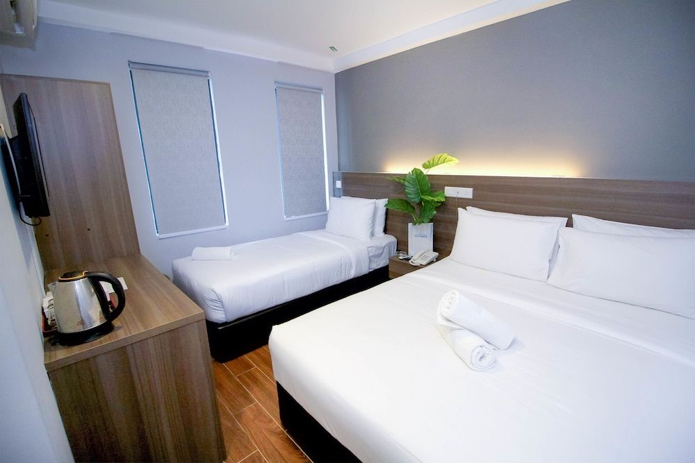 Asia Like Boutique Hotel Family Triple Room, Ensuite, City View 2