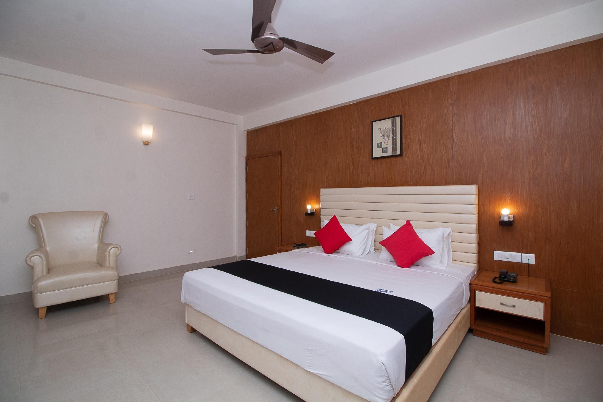 Capital O 41374 Rr Inn Deluxe Double or Twin 2