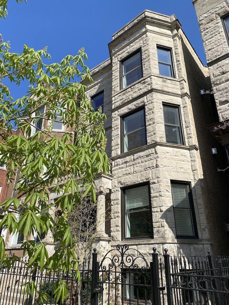 Wrigleyville Inn facade