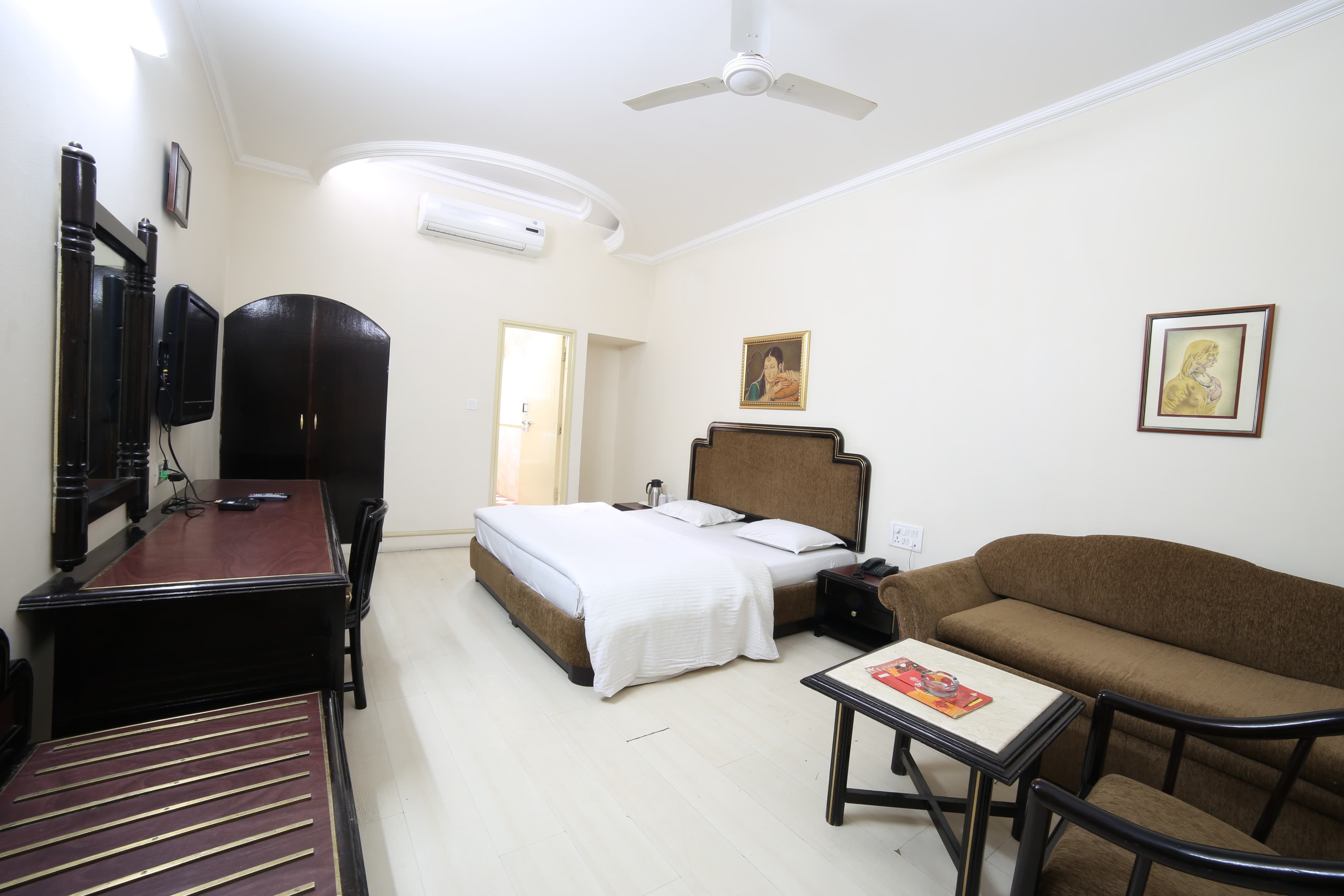 Samrat International A - Family Hotel Deluxe Room Ac 4