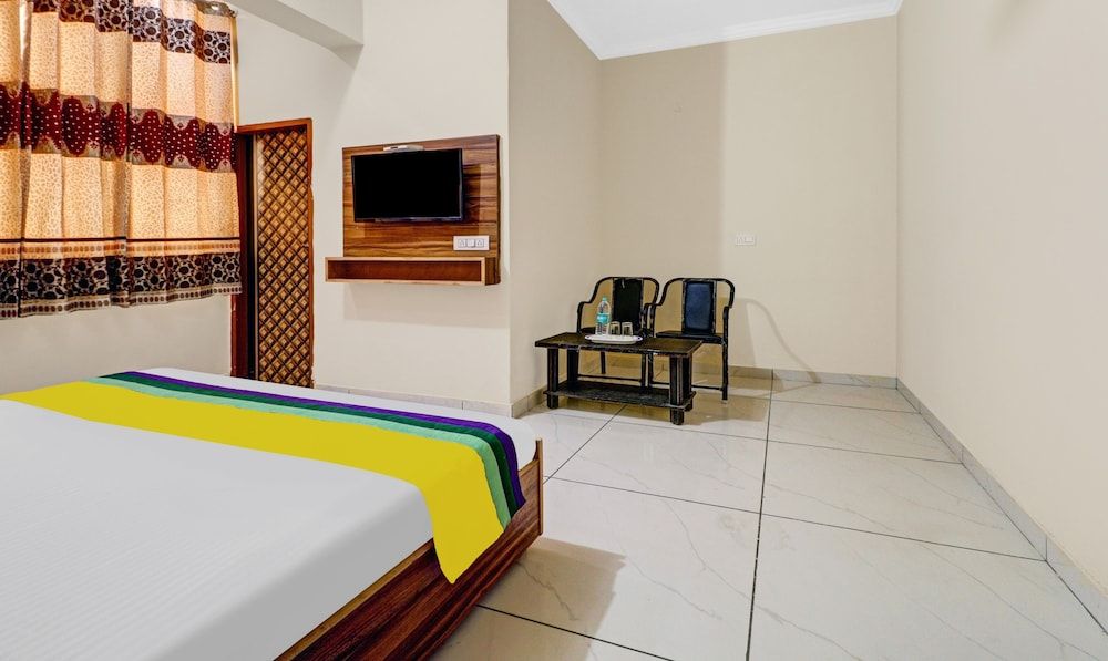 Itsy By Treebo - SK Grand Standard Double Room 7