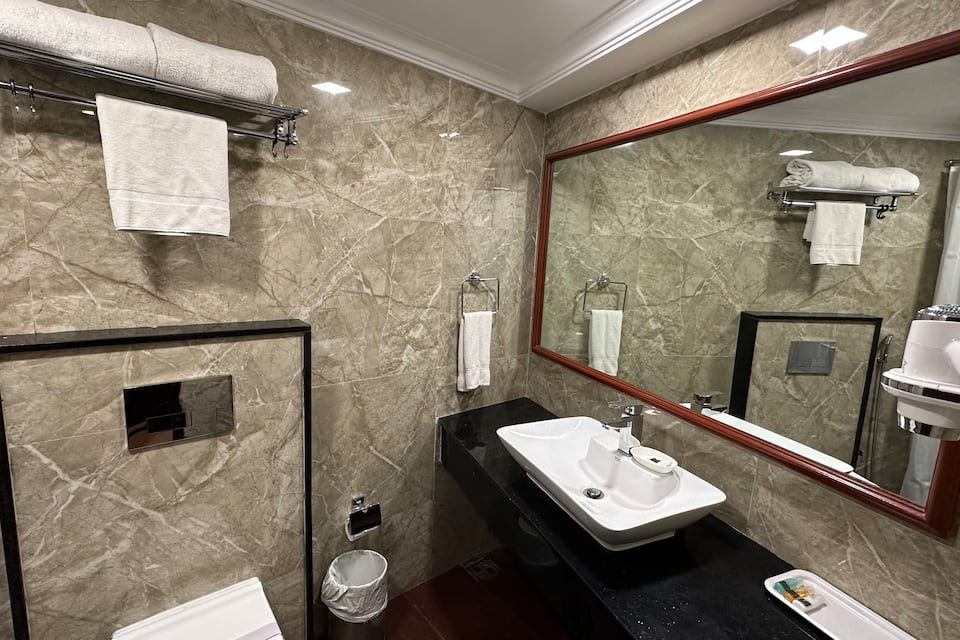 Hotel Annamalai International Premium Twin Room 11