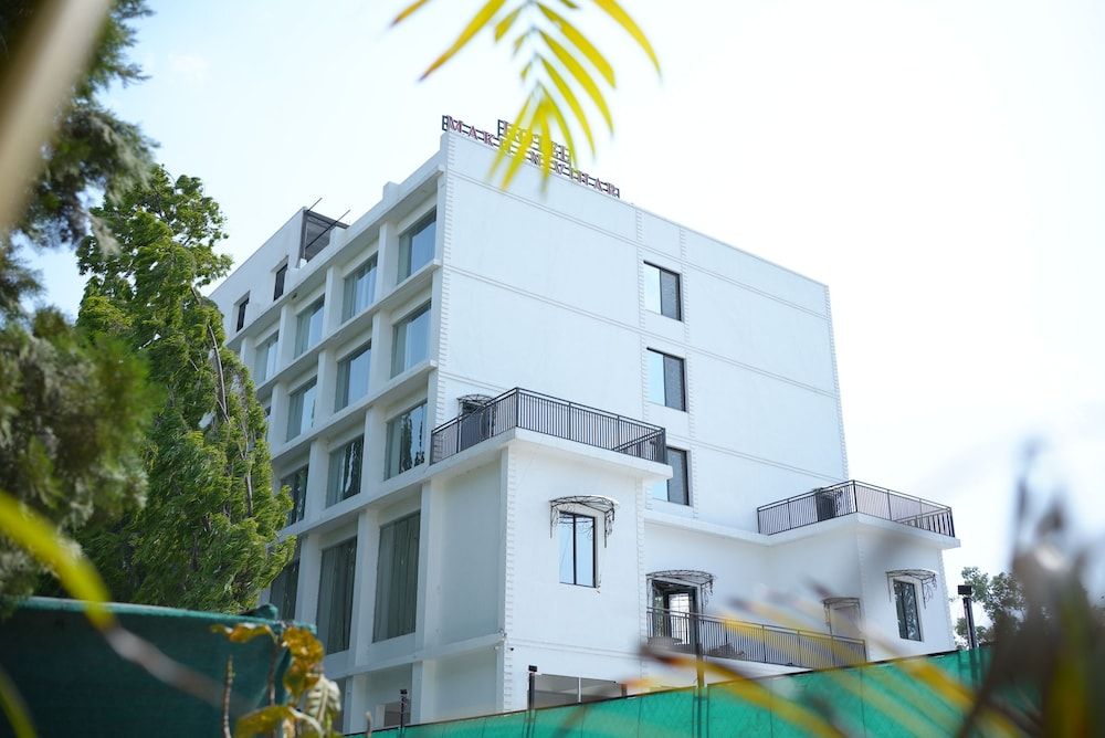 undefined Hotel Makhan Vihar 8