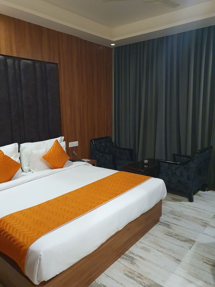 undefined Hotel Makhan Vihar