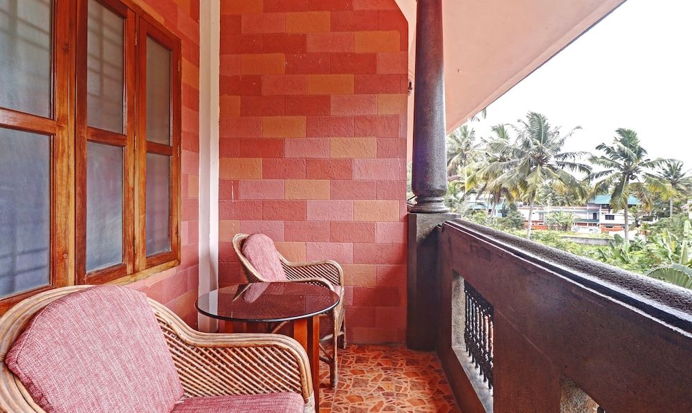 Treebo Trend Green Palm Resorts Standard Double Room 6