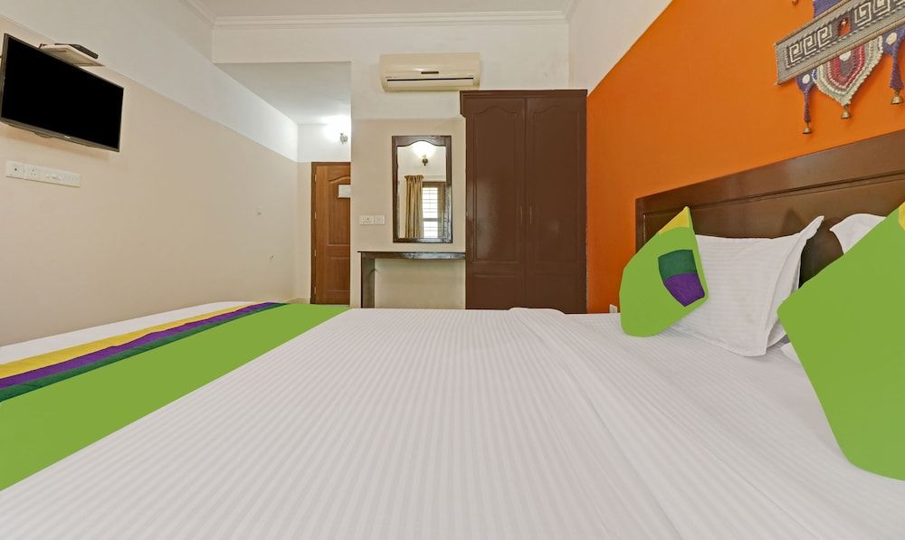 Treebo Trend Green Palm Resorts Standard Double Room 3