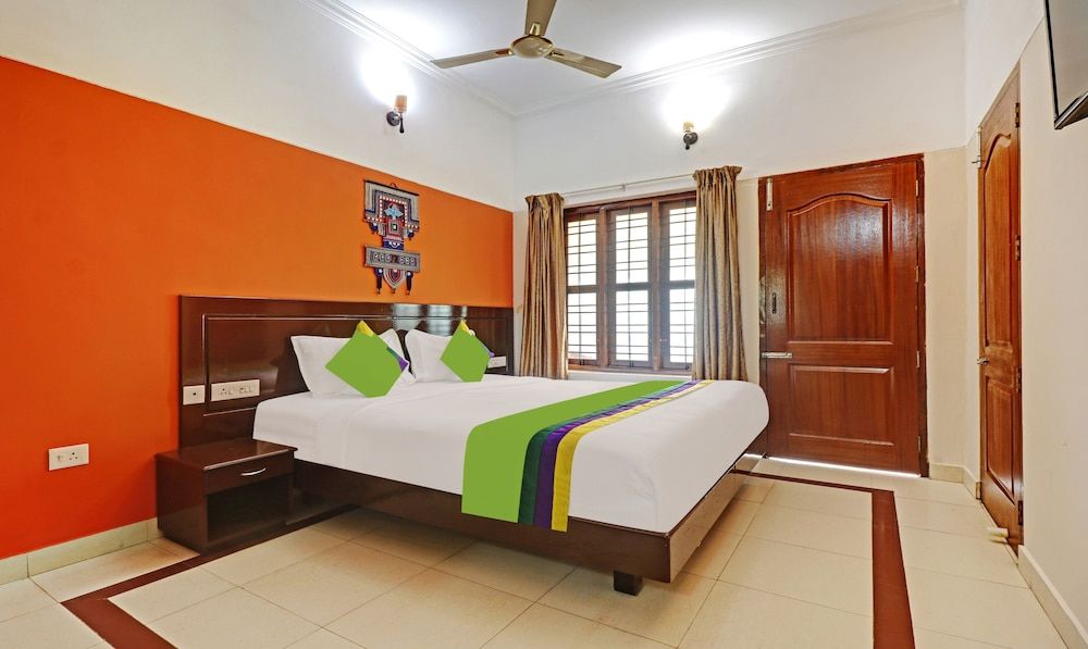 undefined Treebo Trend Green Palm Resorts 2