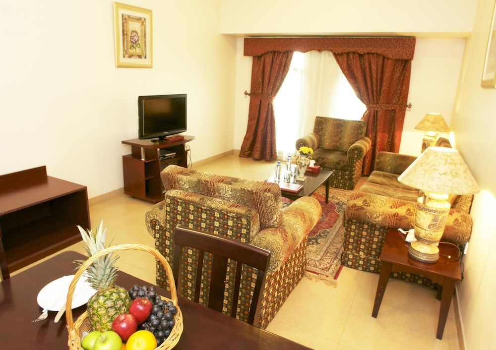 Safeer Plaza Hotel Two Bedroom Suite 4