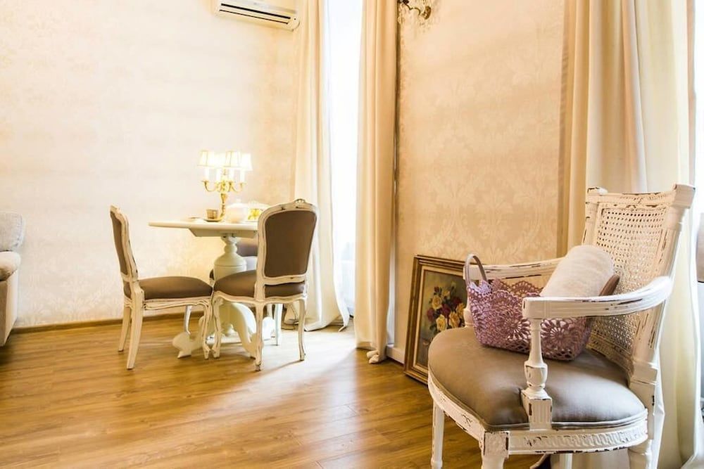 Charming Apartment in Old Tbilisi 3