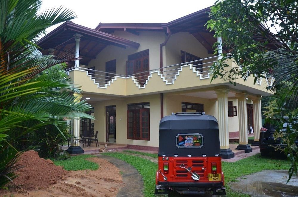 Villa Vinses In Hikkaduwa 3