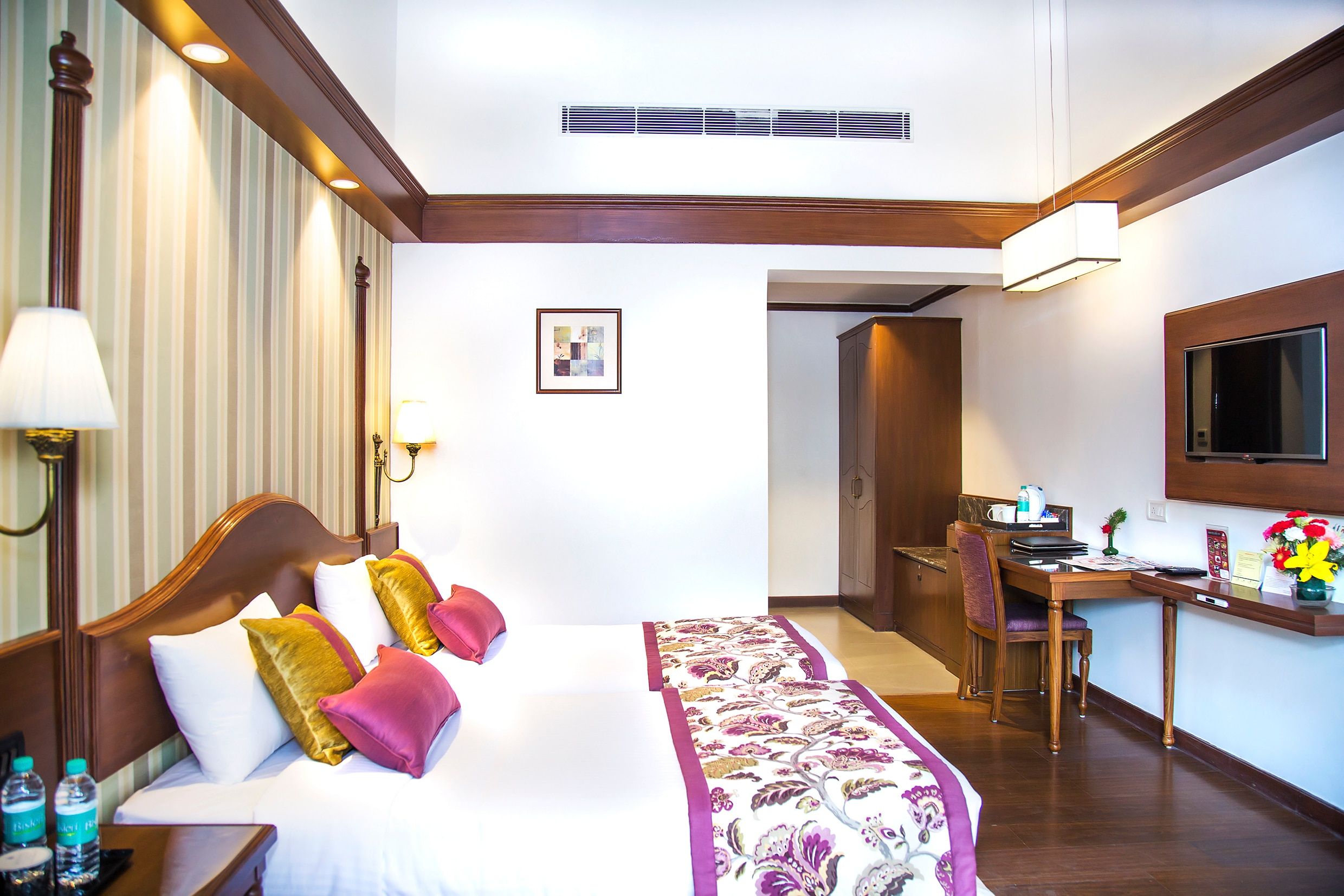 Shervani Hilltop Nainital Deluxe King Room