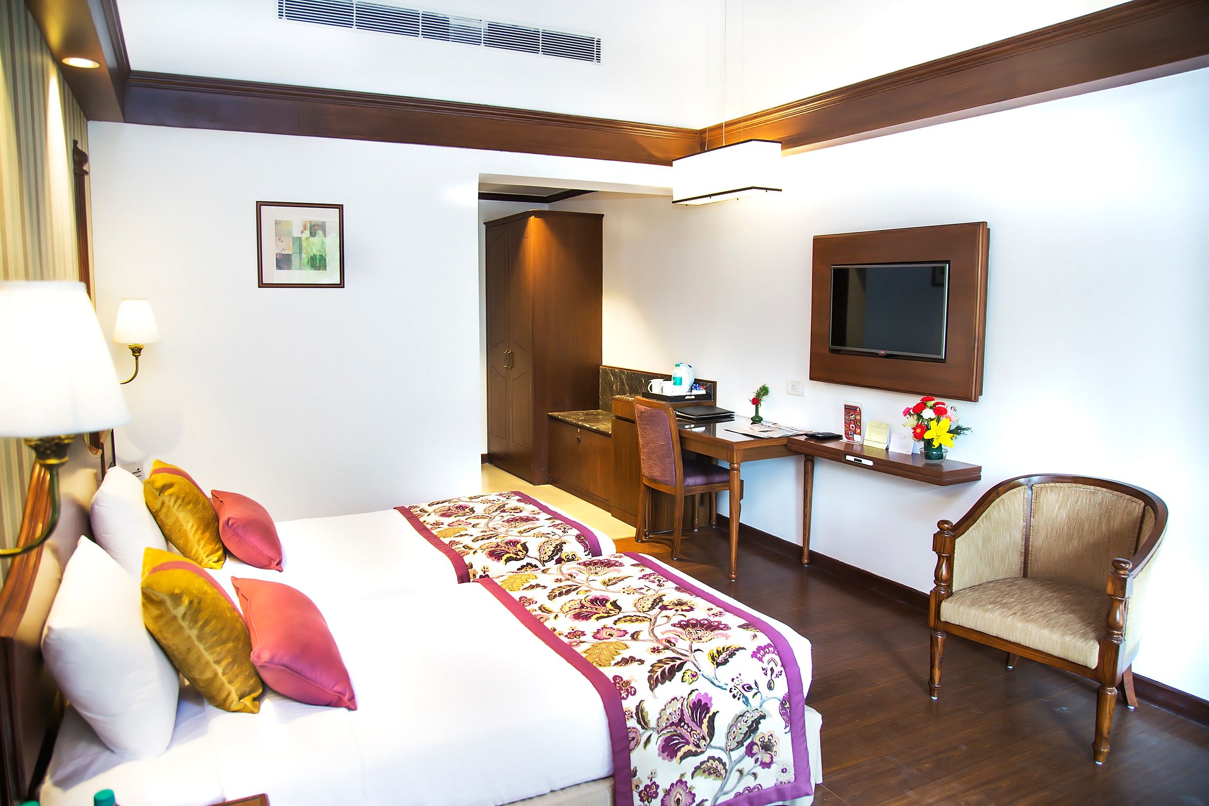 Shervani Hilltop Nainital Deluxe King Room 2