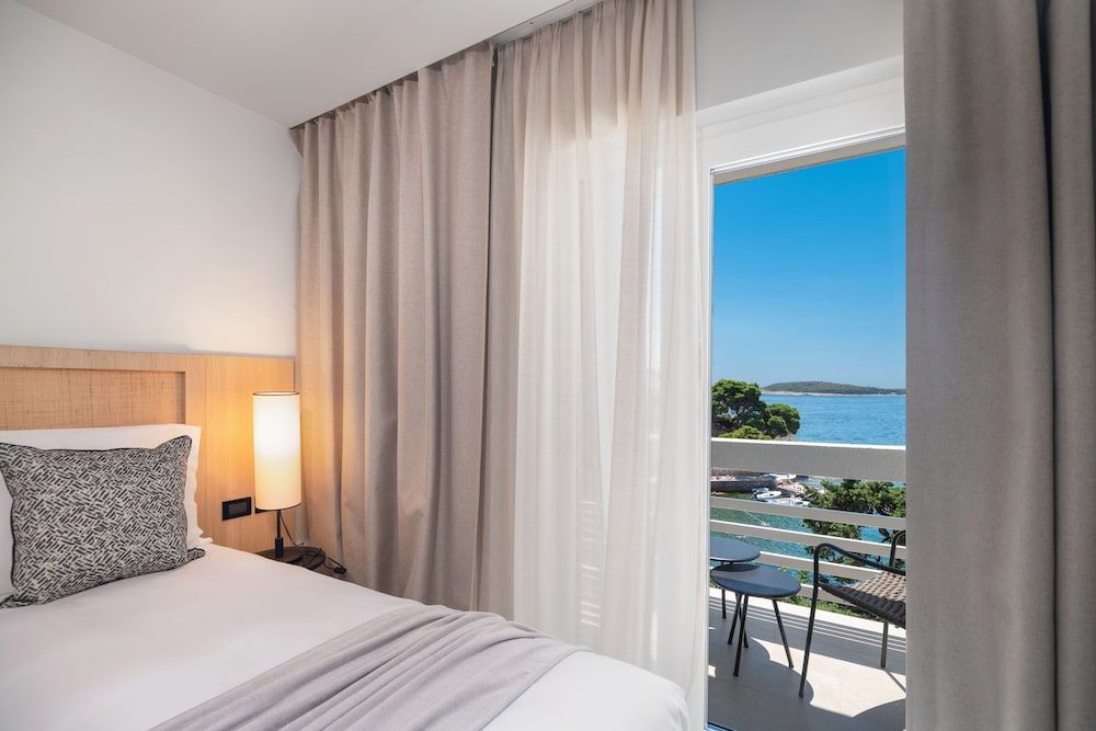 Beach Bay Hvar Hotel 5