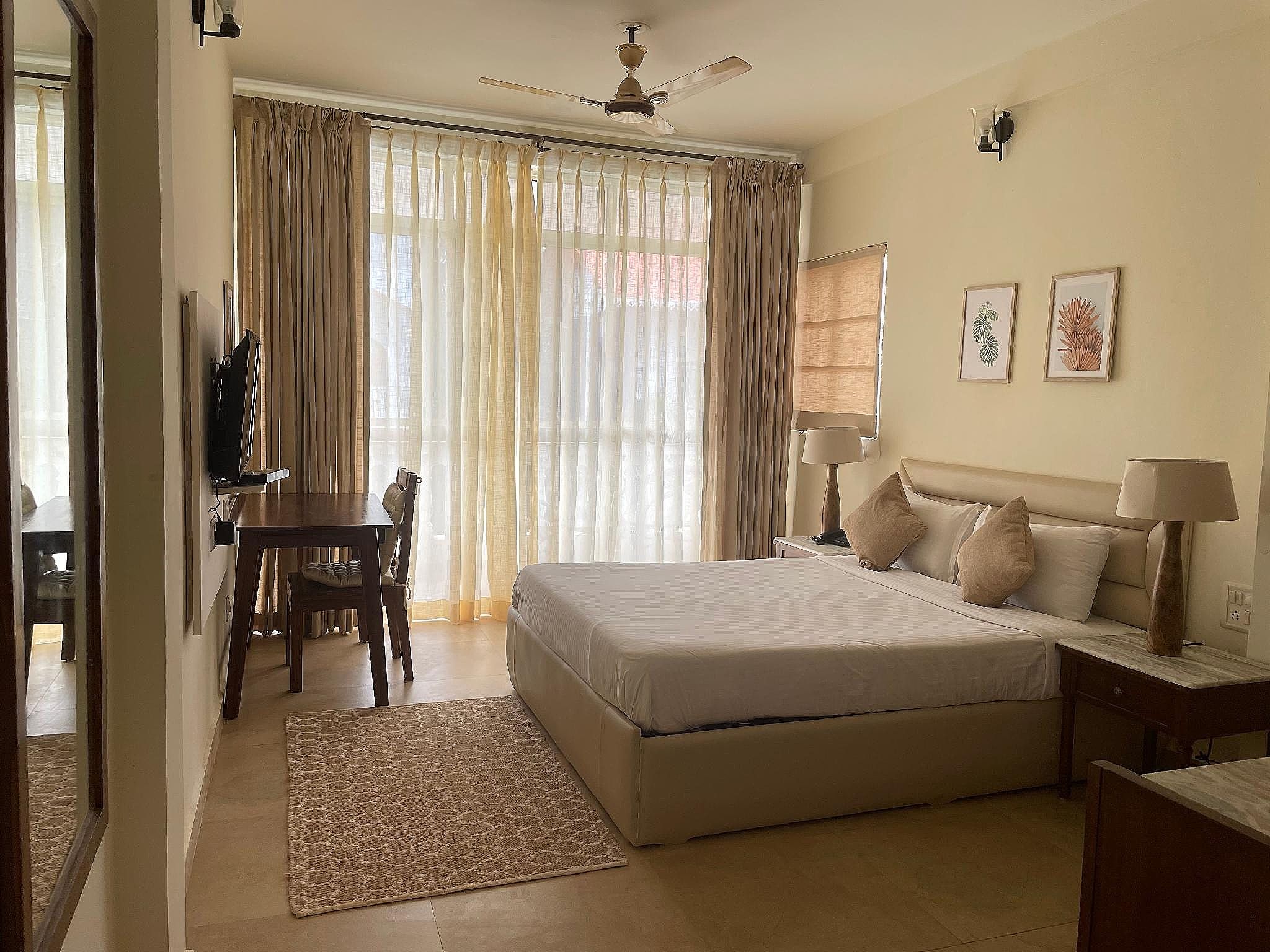 La Vaiencia Beach Resort Deluxe Room With Balcony 4