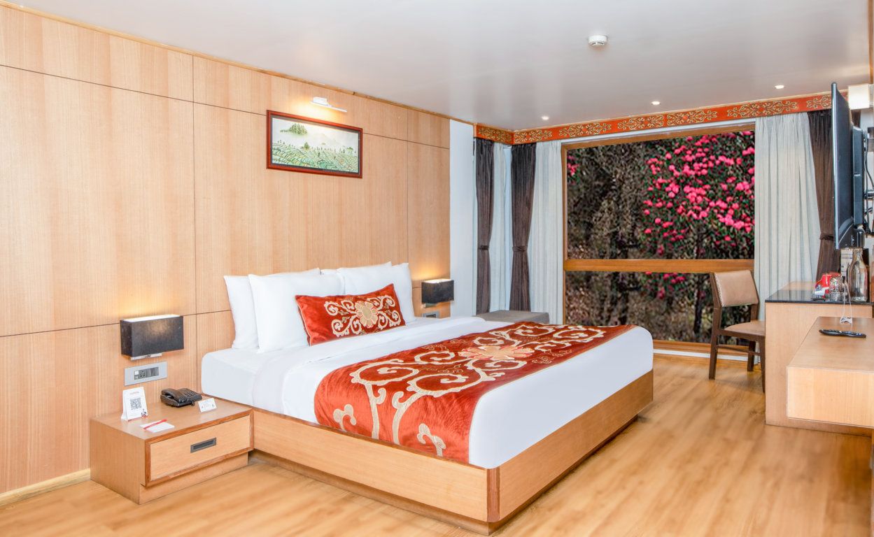 Deluxe Room with Rhododendron View