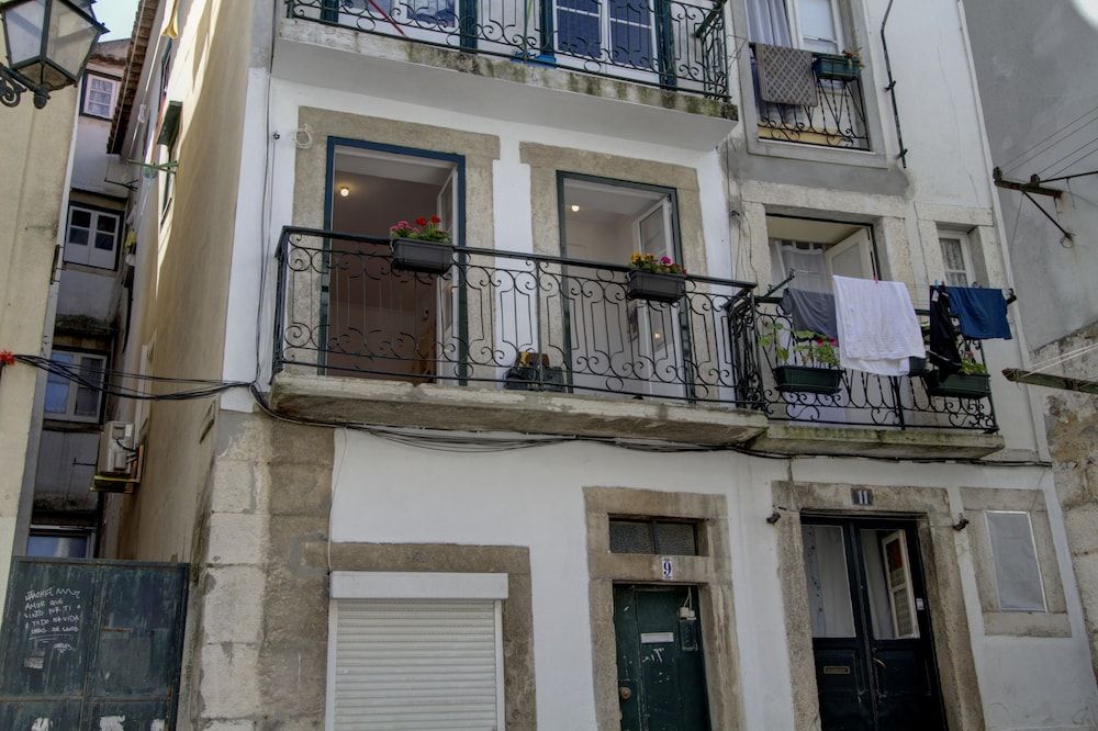 Cozy 1 Bed in the Heart of Alfama w Aircon