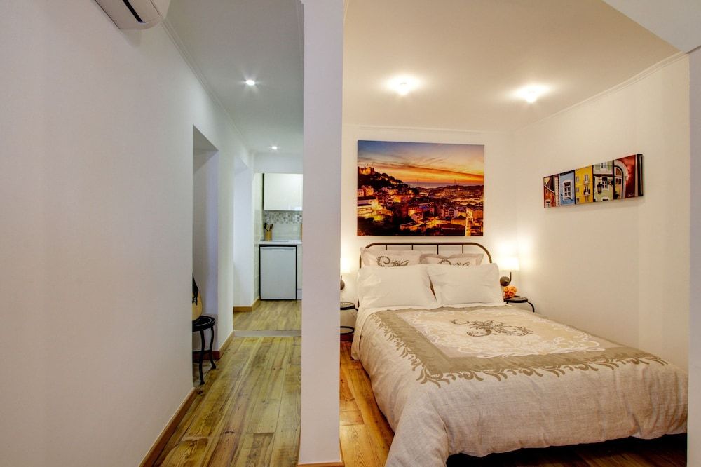 Cozy 1 Bed in the Heart of Alfama w Aircon 3