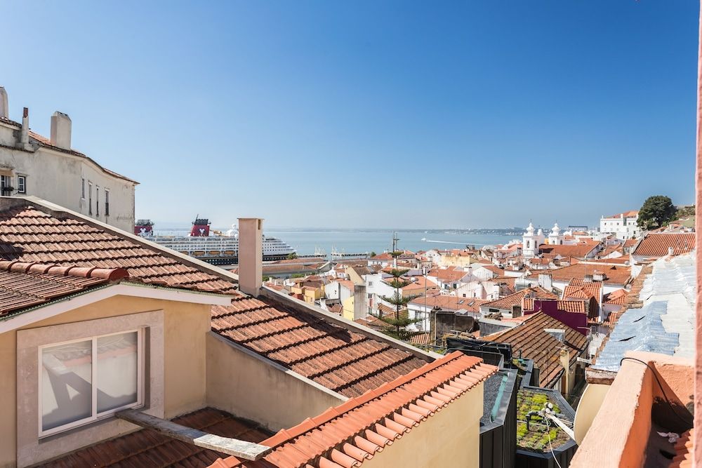 Romantic Rooftop 1BR in Alfama - Gonzalo's Guest 3