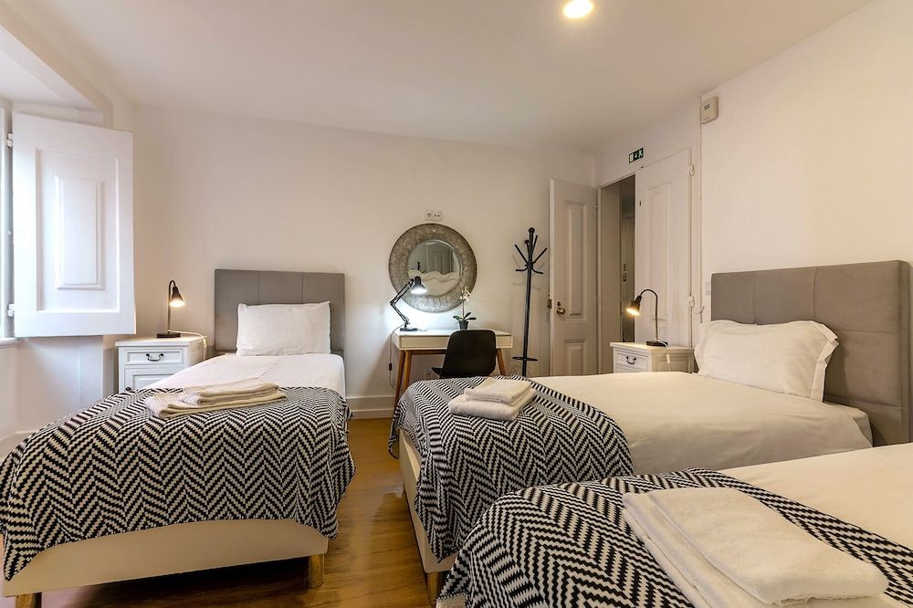 Bairro Alto Palace  Apartment for Large Groups room 4