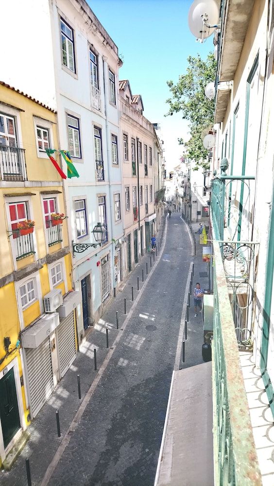 Apartment With Yard in Alfama 2