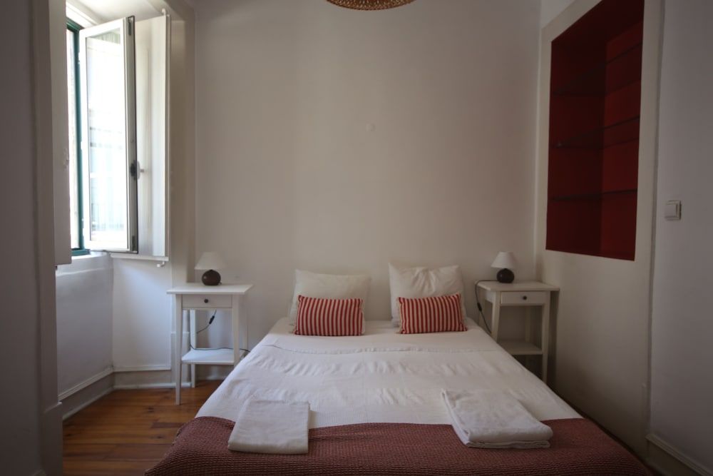 Stunning Apartment Near Chiado room 3