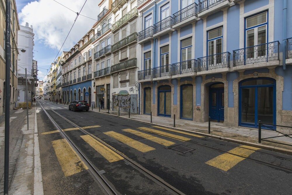 High Ceiling Duplex Apt Cais do Sodre 2