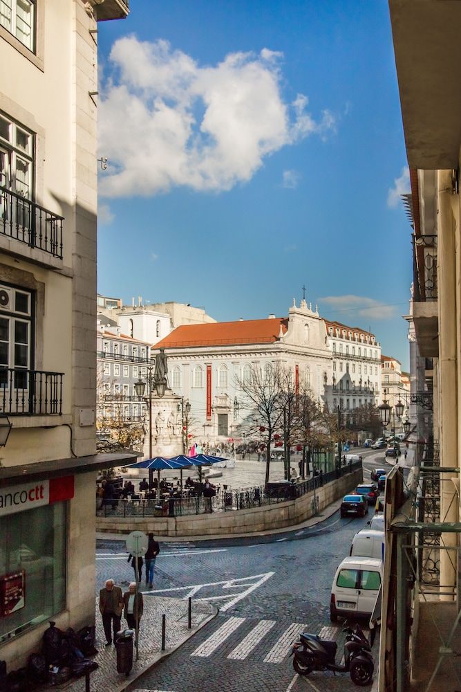 Chiado Balcony Apartment 2