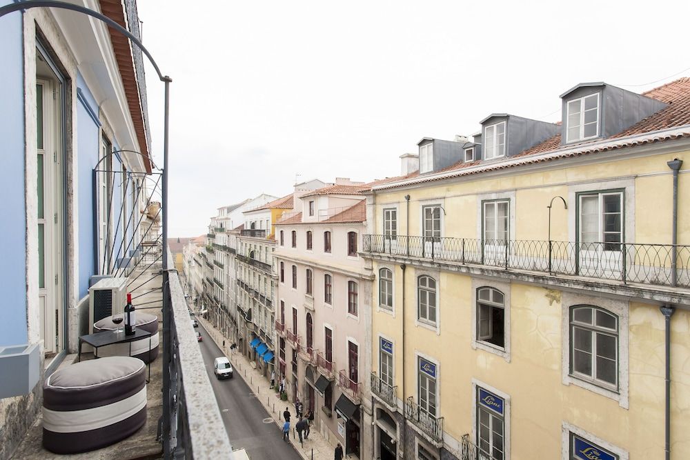 JOIVY Stylish 2BR Apt w/balcony at the heart of Baixa 3