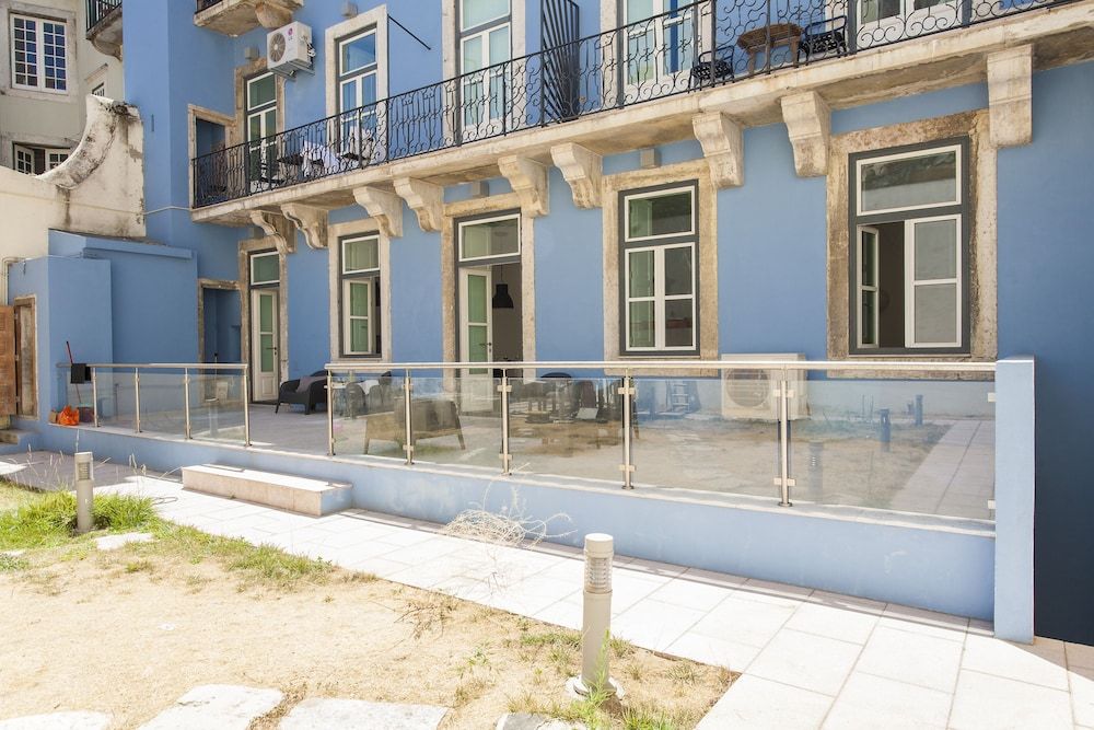 JOIVY Exclusive 4BR home w/3 workspaces&garden in Baixa 2