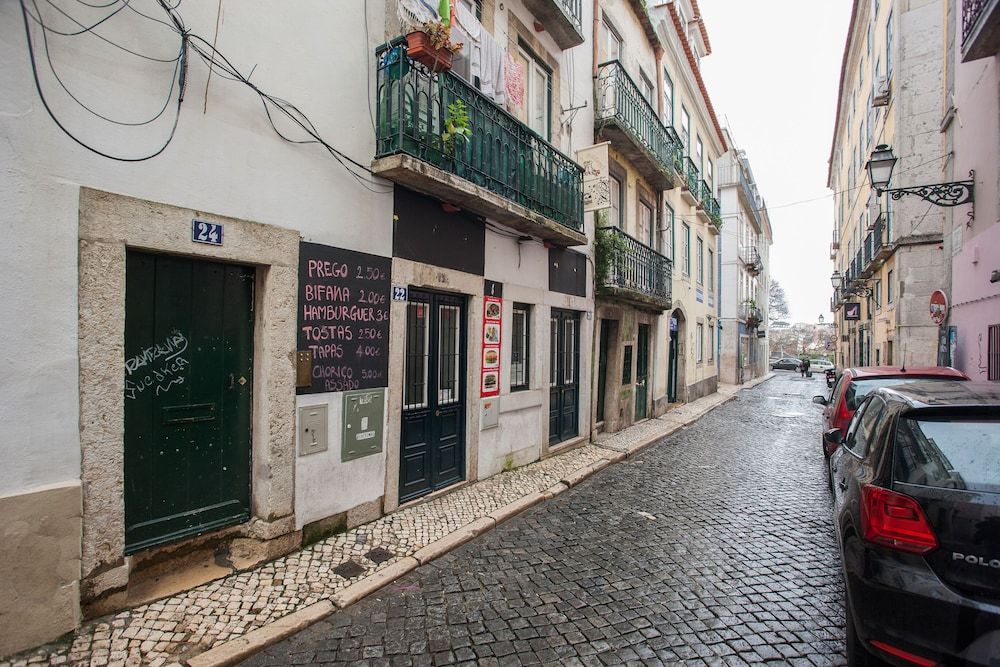 Casa Cara Sotão by All In Lisbon