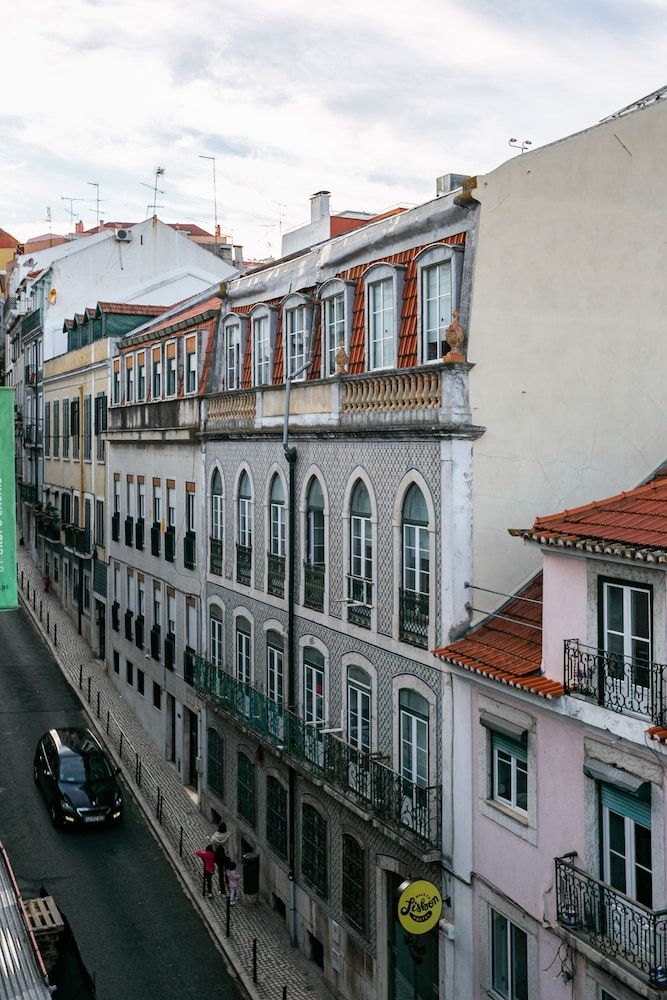 Apartment Terrace in the Heart of Lisbon 2