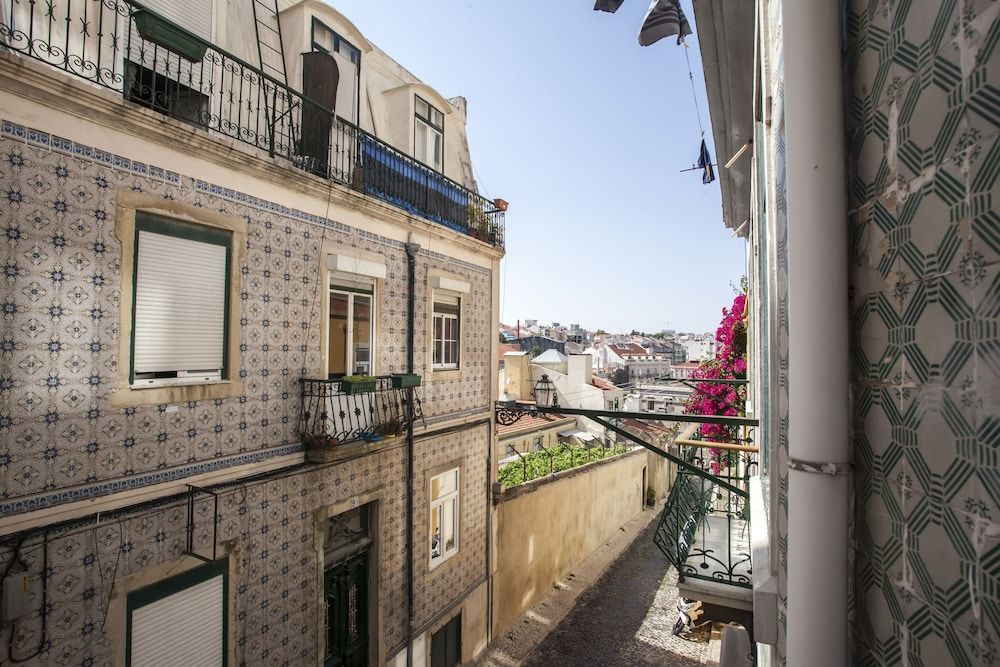 Cool Lisbon Apartment 4