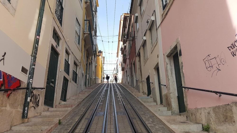 Lisbon Finestay Bica