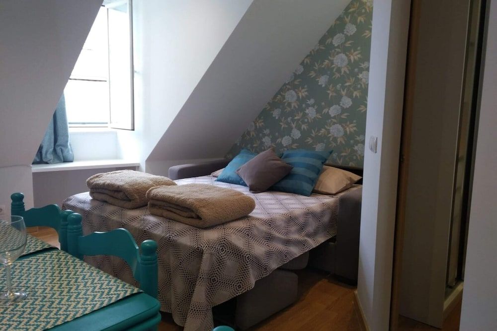 Bright 1 Bedroom Apartment in the Heart of Sunny Lisbon 3