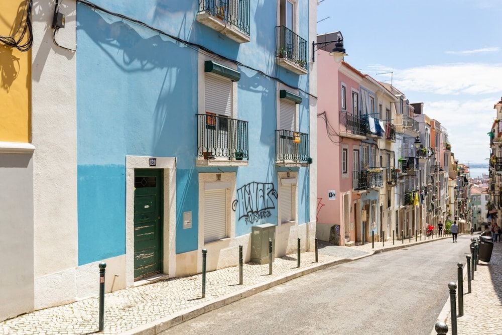 Portuguese Design 1 Bedroom Apartment in the Heart of Lisbon